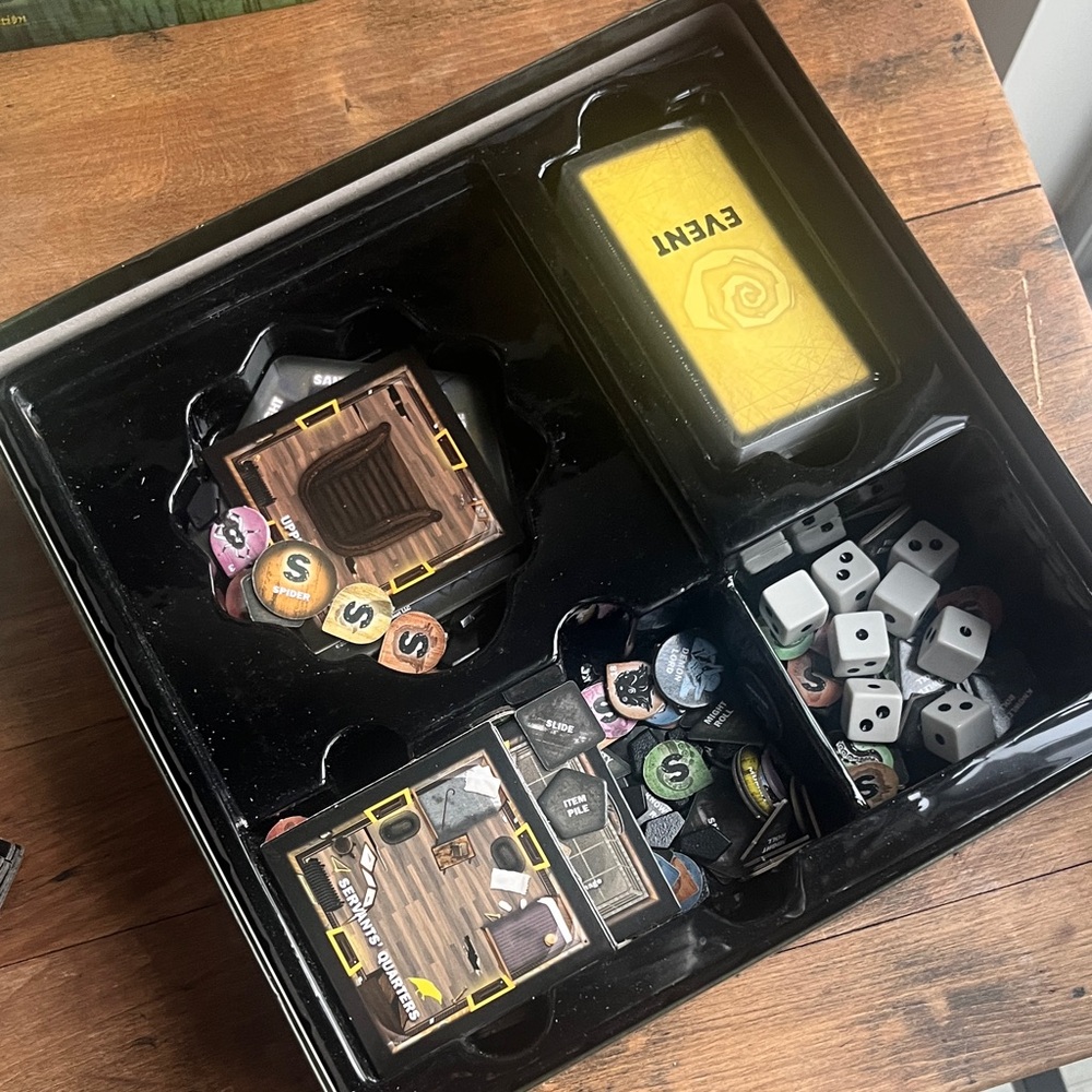 Betrayal at House on the Hill Board Game - Green and Yellow 2nd Edition - Picture 2 of 4